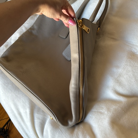 Prada Vitello Daino Side Zip Convertible Tote - Picture 3 of 16